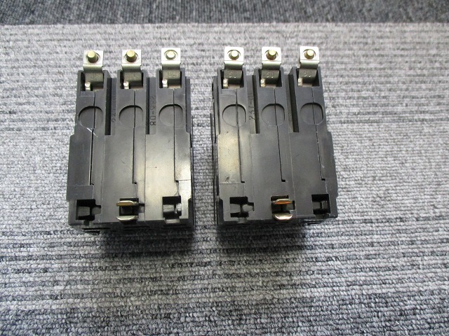 20 Amp Circuit Breaker 3 poles(None) | PARTS Initiative